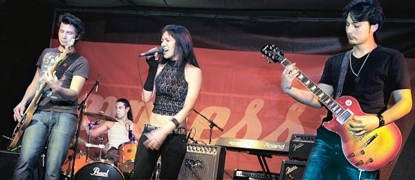 reckless_roxy2_600.jpg
